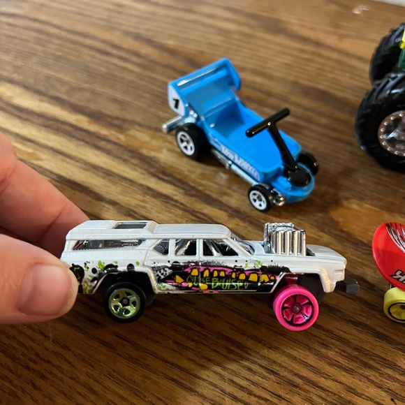 LOOSE Mattel HOT WHEELS Die Cast Cars Lot of 6 Cars - Picture 3 of 14